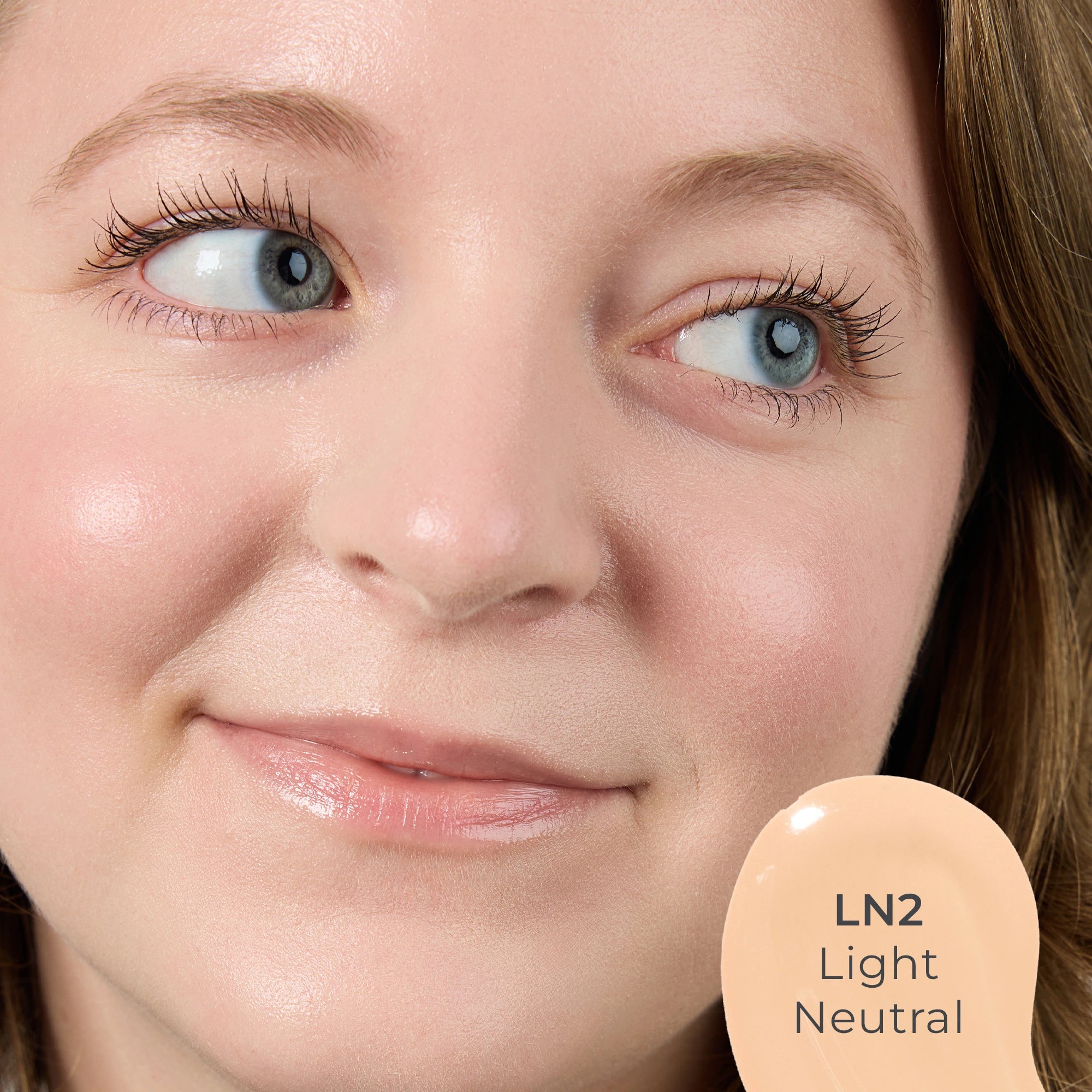 PÜR 4-in-1 Skin Tint full face application